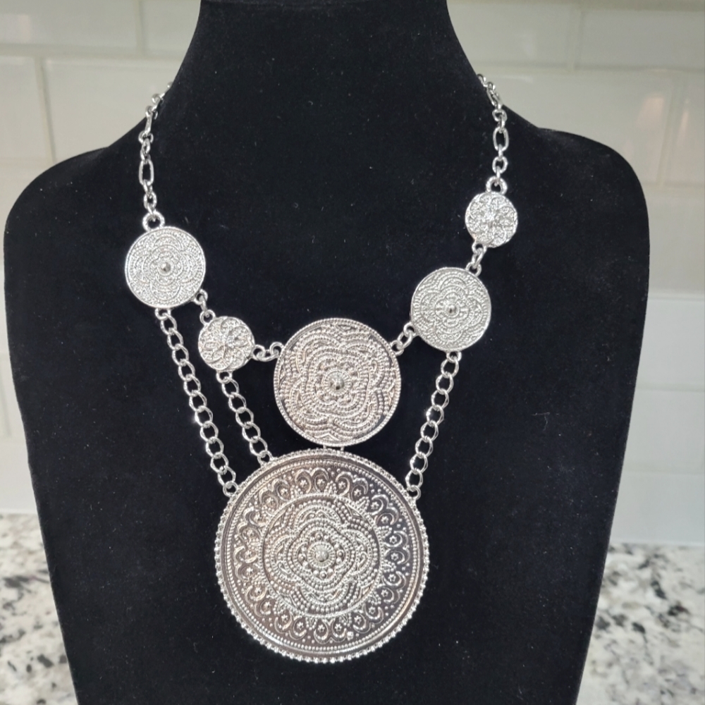 Bold Statement Silverplated Embossed Metal Round Disc  Chain Link Necklace